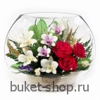 Композиция в вакууме из живых цветов. Розы, Орхидеи. Композиция из живых цветов сохраняет свой естественный облик в течение пяти-семи лет.