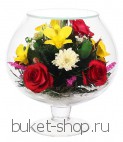 Композиция в вакууме из живых цветов. Розы и Орхидеи. Композиция из живых цветов сохраняет свой естественный облик в течение пяти-семи лет