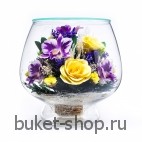 Композиция в вакууме из живых цветов. Розы, Орхидеи. Композиция из живых цветов сохраняет свой естественный облик в течение пяти-семи лет