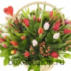 Яркая встреча. Тюльпаны, Гиперикум, Зелень.. Шикарная корзина из 49 нежных весенних цветов.