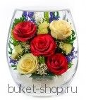 Композиция в вакууме из живых цветов. Розы. Композиция из живых цветов сохраняет свой естественный облик в течение пяти-семи лет