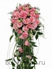 Букет невесты №79. Розы, Эустома, Зелень. Восхитительный каскадный свадебный букет.
