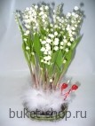 Ландыши. Ландыши. Корзинка с ландышами украшенная перышками и маленькими сердечками.
По предварительному заказу.