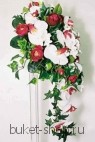 Букет невесты №9. Орхидея фаленопсис, роза. Изысканный каскадный букет невесты на портбукетнице
