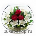 Композиция в вакууме из живых цветов. Розы, Орхидеи. Композиция из живых цветов сохраняет свой естественный облик в течение пяти-семи лет