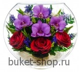 Композиция в вакууме из живых цветов. Розы. Композиция из живых цветов сохраняет свой естественный облик в течение пяти-семи лет